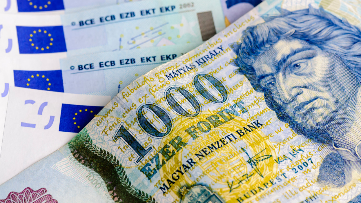 1000 Ezer Forint Hungarian bank note against a number of Euro notes