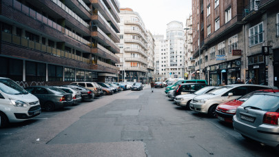 Autósok, figyelem! Változhat a KRESZ Magyarországon: súlyosan büntetnék, aki így parkol