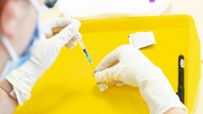 Hivatalos: ekkor jöhet Magyarországra az omikron variáns elleni vakcina