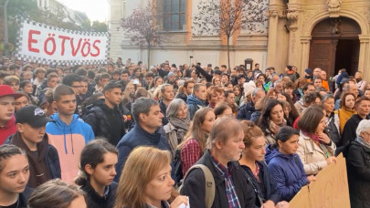 Sztrájkolnak a tanárok, élőlánc és hídfoglalás Budapesten: a legfontosabb események egy helyen