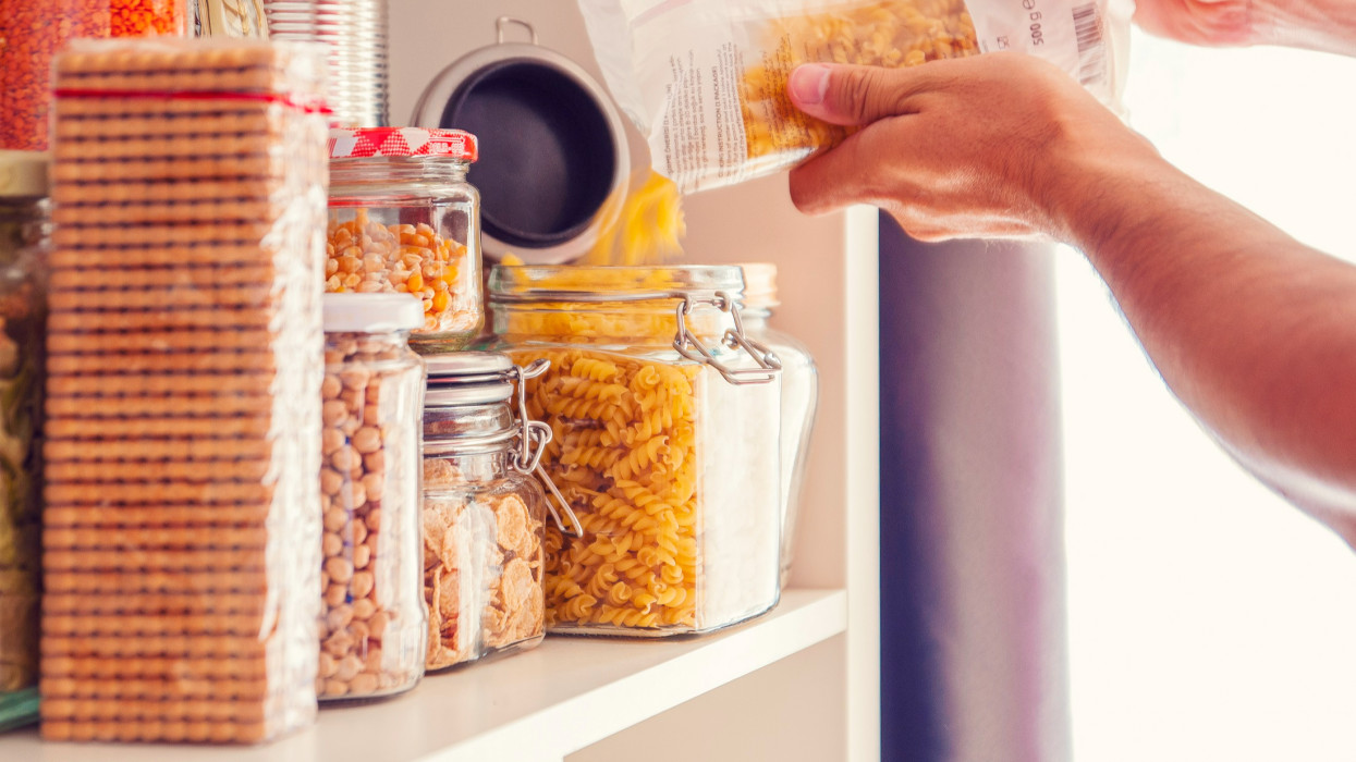 Őrült felhalmozási hullám indulhat meg: 5 tipp, hol tárold az élelmiszert, ha kevés a hely