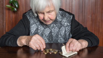 Halottnak a csók a 13. havi nyugdíj: így viszi el a horrorinfláció az idősek pénzét
