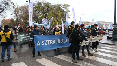 Újabb dolgozók elégelték meg a siralmas fizetéseket: asztalra csap a szakszervezet, tüntetést szerveznek