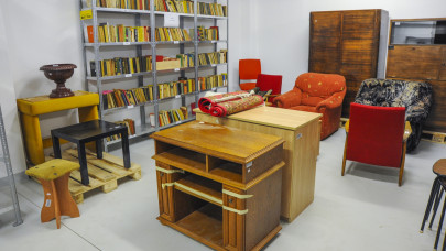 Fillérekért adja a használt bútorokat az FKF: bárki vehet ülőgarnitúrát 10 ezerért, ágyat 7-ért