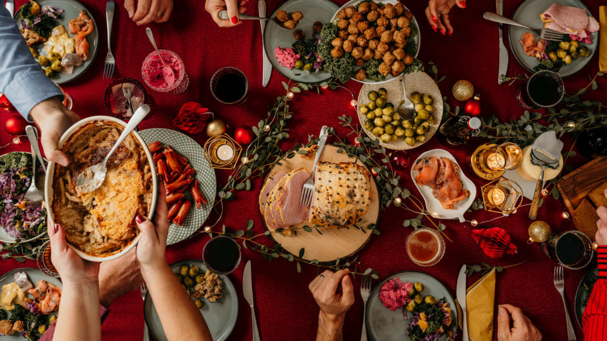 Horror árak a csúcséttermekben: ennyiért rendelik a karácsonyi menüt a dúsgazdag magyar famíliák