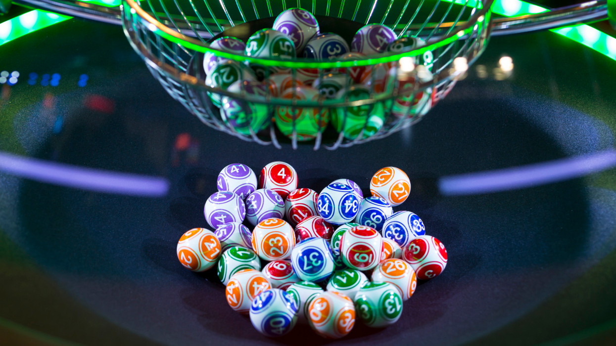 Hasít a szerencsejáték: milliókat lottóznak el a magyarok hetente