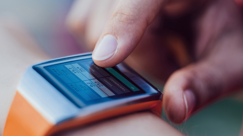 Minden 65 év feletti magyarnak ingyen jár ez az eszköz: közel egymillióan már igényelték