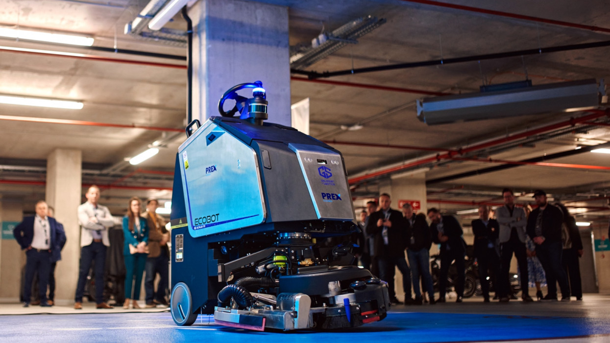 Ez már nem sci-fi: megjöttek a szuperokos takarító robotok (x)