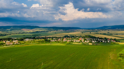 Ez lenne az év legjövedelmezőbb befektetése? Újraindul a földért való háború a piacon