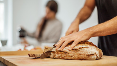 Tényleg küszöbön a drasztikus kenyérárzuhanás? Felemás hírek jöttek a magyar boltokból