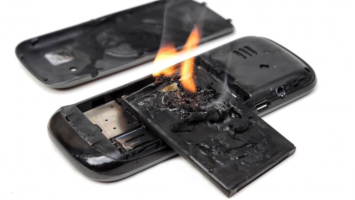 mobile phone battery explodes and caught on fire due to poor quality and overheat