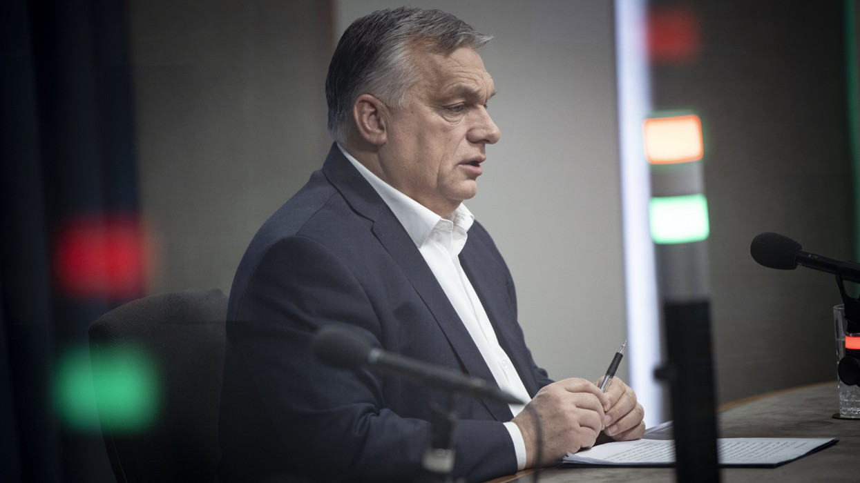 Orbán Viktor: Nekünk kell lebirkózni, fülön ragadni és megtaposni az inflációt