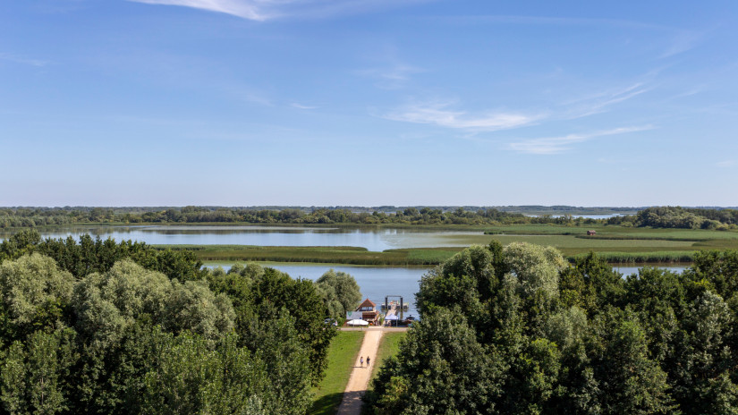 Sorra költöznek ki ezekre a tóparti településekre a magyarok: már nem a Balaton a favorit?