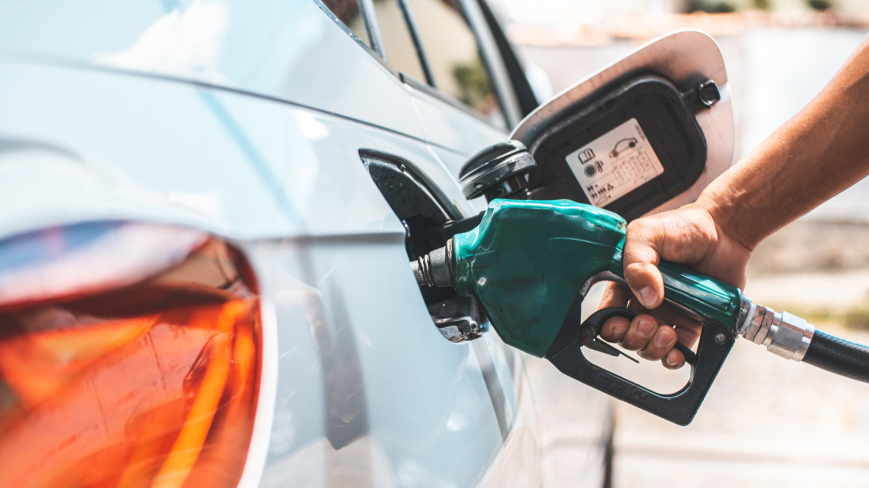 Brutális drágulást jelentettek be a benzinkutakon: most már tényleg újra jöhet az árstop?