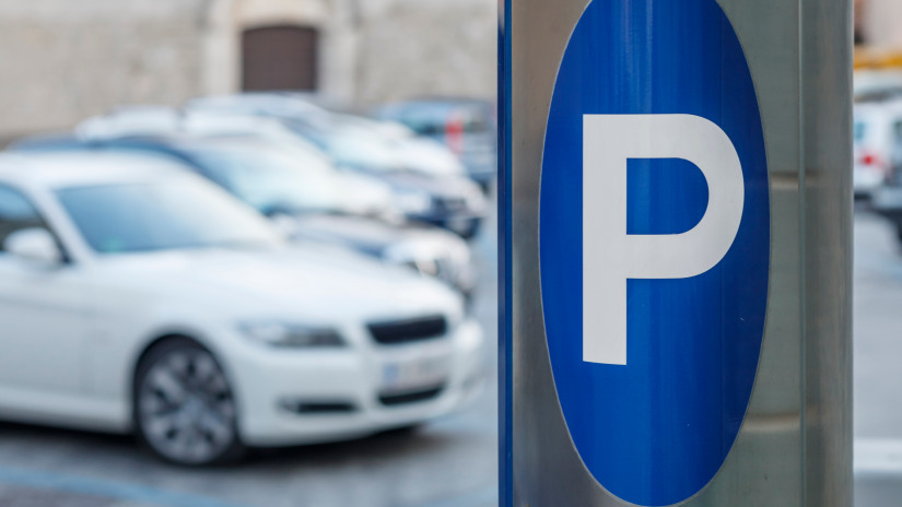 Érkeznek az újabb fizetős parkolózónák májustól? Mutatjuk, hol kell többet fizetni