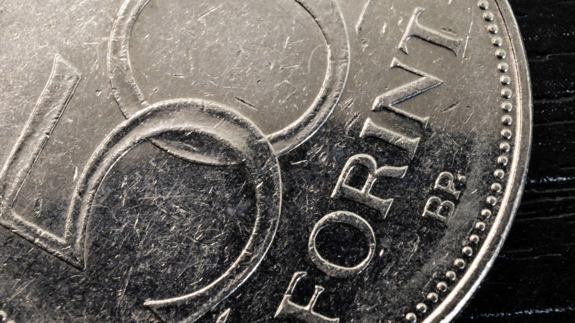 Így áll kedd estére a forint: lássuk, hogy bírta az euró, dollár nyomását kedden