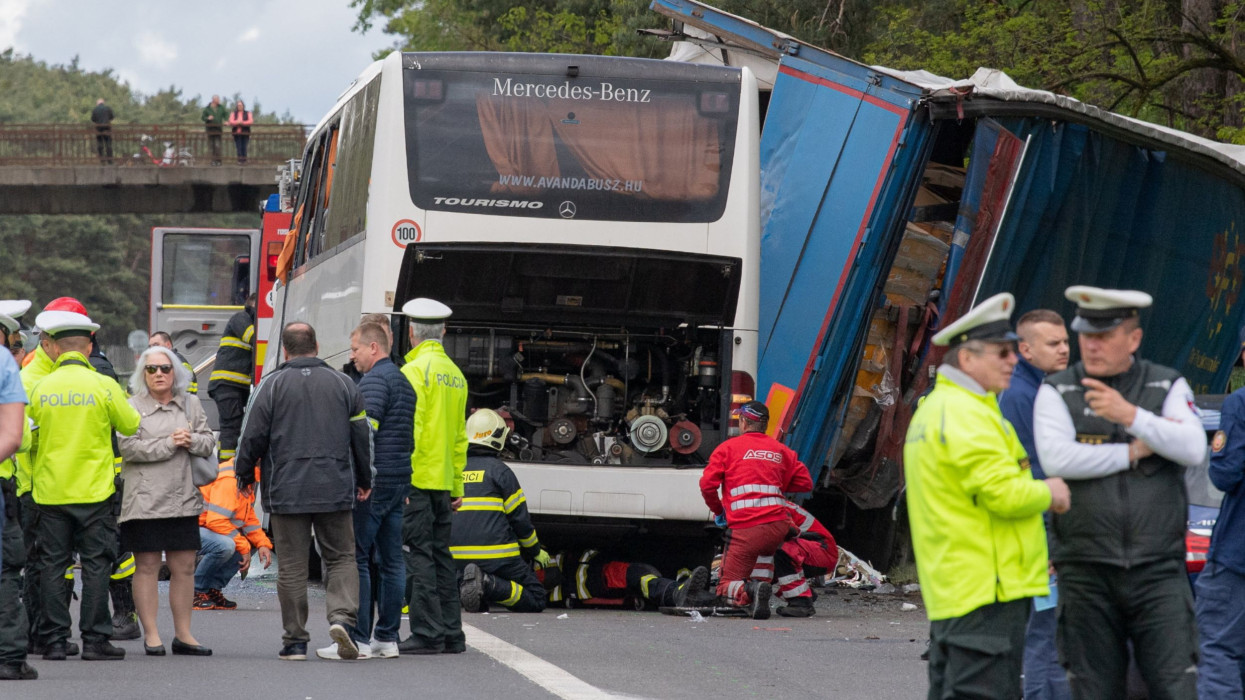 Szlovákiai buszbaleset: büntetőeljárást indított a szlovák rendőrség a tragédia ügyében