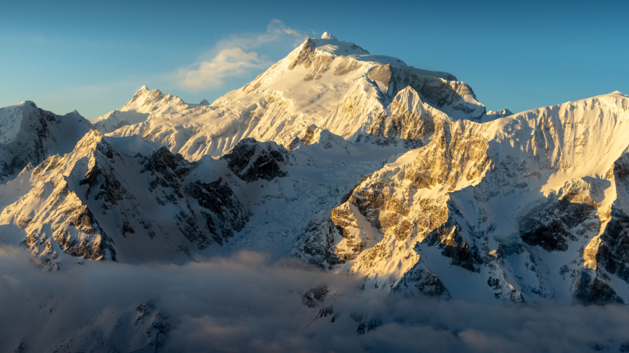 Egyre súlyosabb a helyzet a Mount Everesten: nem csak Suhajda tűnt el, más mászókat is keresnek