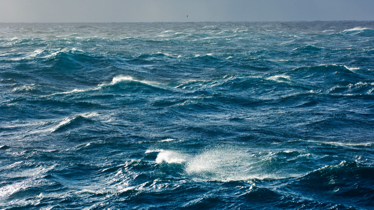 Óriási hullámokat vet a Titanic roncsaihoz merülő tengeralattjáró tragédiája: egyre többen ezt kérik