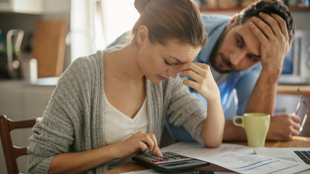 Photo of a couple going through  financials problems