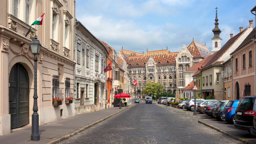 Meghalt Szamos Miklós - Hosszú vita után cukrászdáját is bezárták a Budai Várban