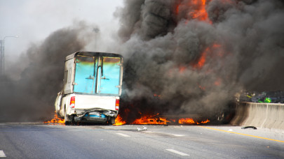 Dráma Székesfehérvárnál: tartálykocsi lángol, nagy erőkkel vonult ki a katasztrófavédelem