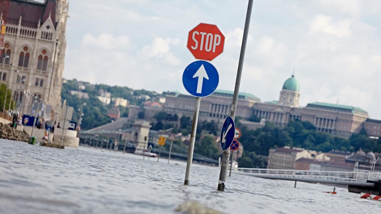 Flooded street n Budapest with traffic sign flood