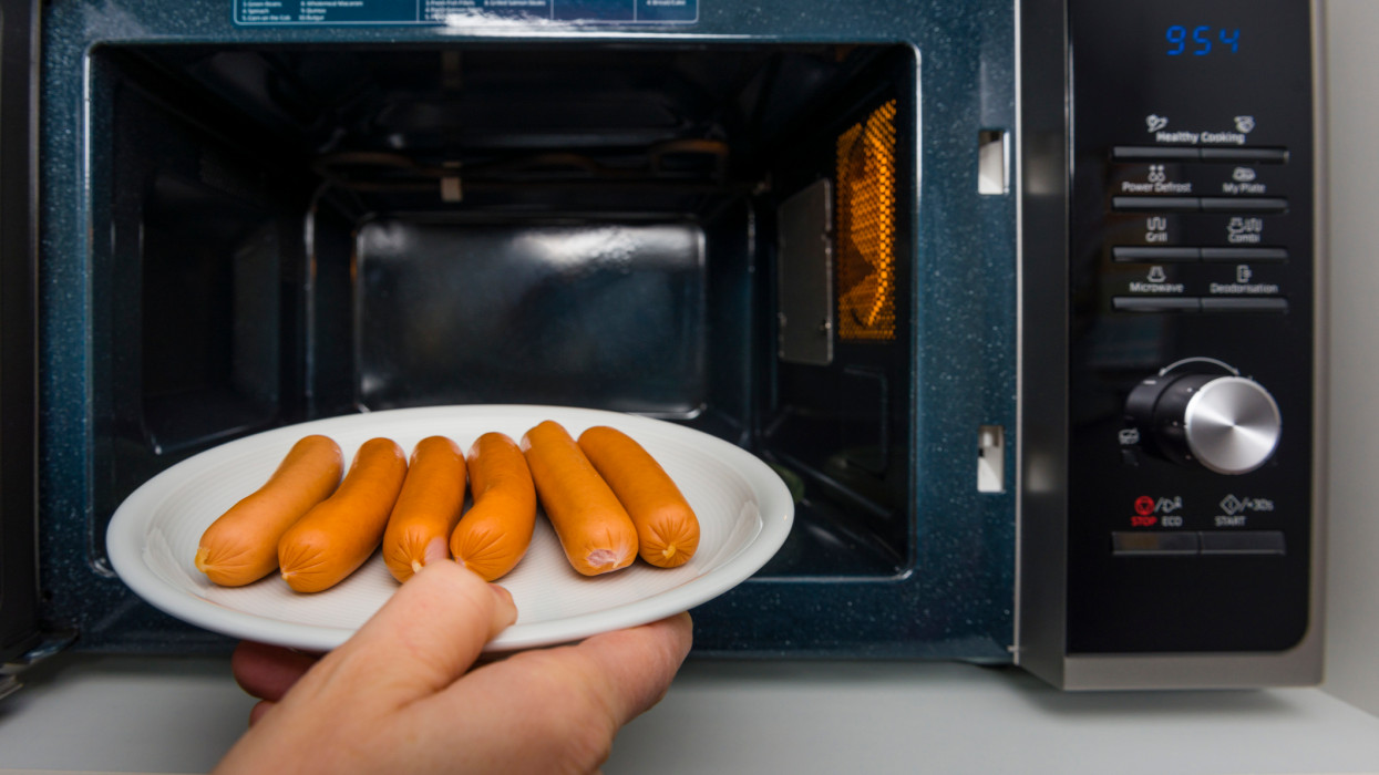 heating wiener in microwave oven