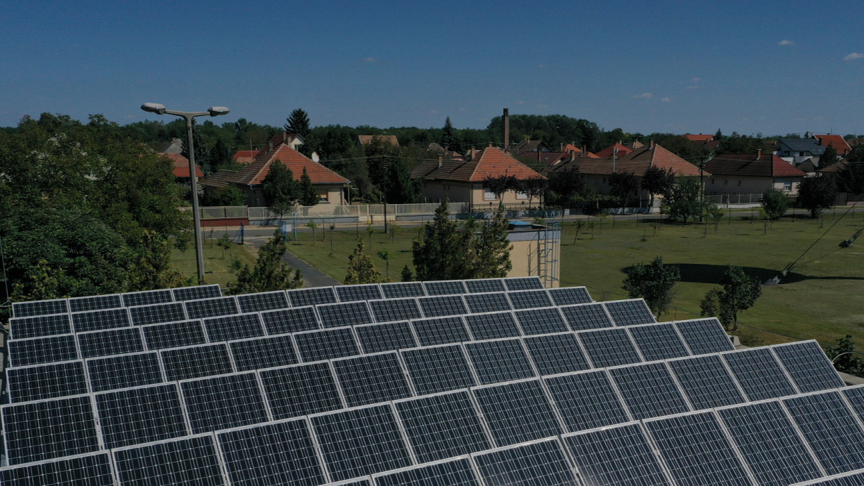 Fordulatot hozhat a napelem-mizéria ezekben a falvakban: sok magyar terve ment ezzel füstbe