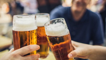 Jön a sör áfájának emelése: véget érhetnek az olcsó sörözések ezen az ikonikus helyen?