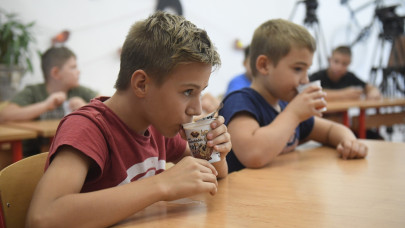 Újabb támogatástól eshetnek el a magyar iskolások: már elkezdték szűkíteni, jön a felülvizsgálat