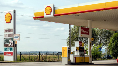 Osztrák árakon tankolhatnak a magyar autósok: kegyetlen drágulás csap le a benzinkutakon