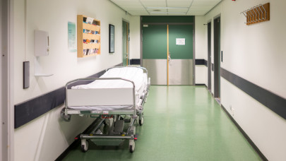 Óriási emberhiány a magyar kórházakban: már osztályok működése is veszélyben lehet?