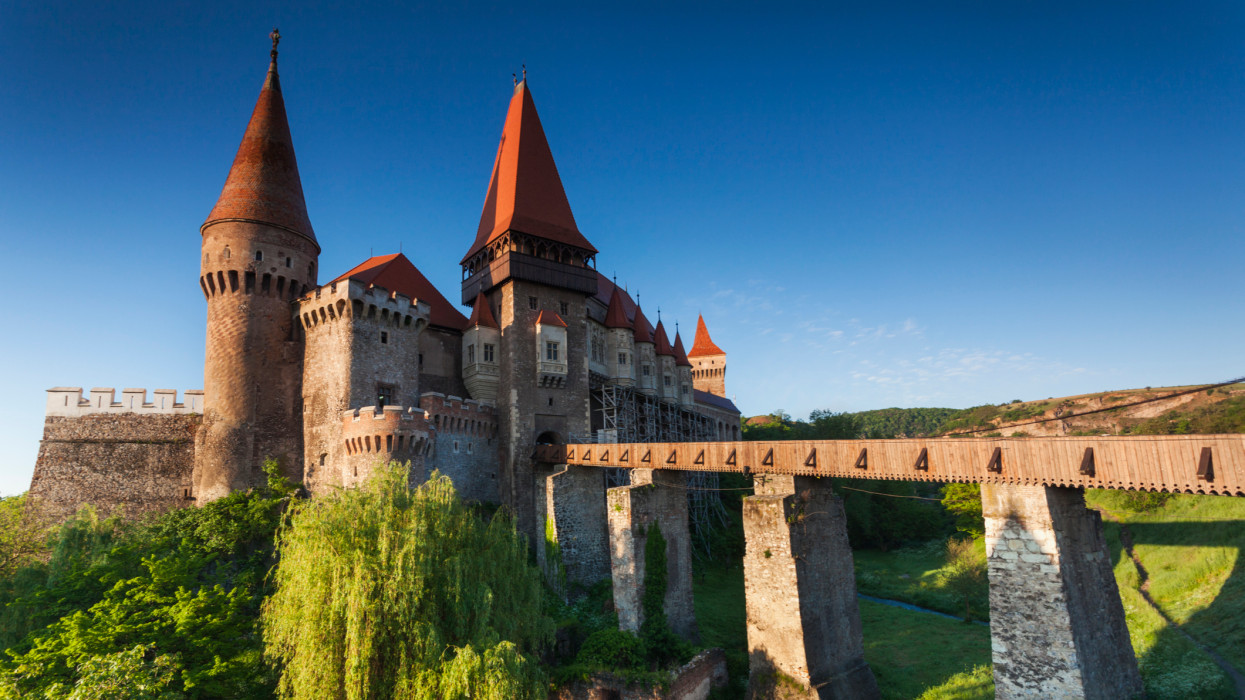 Romania, Transylvania, Hunedoara, Corvin Castle, dawn