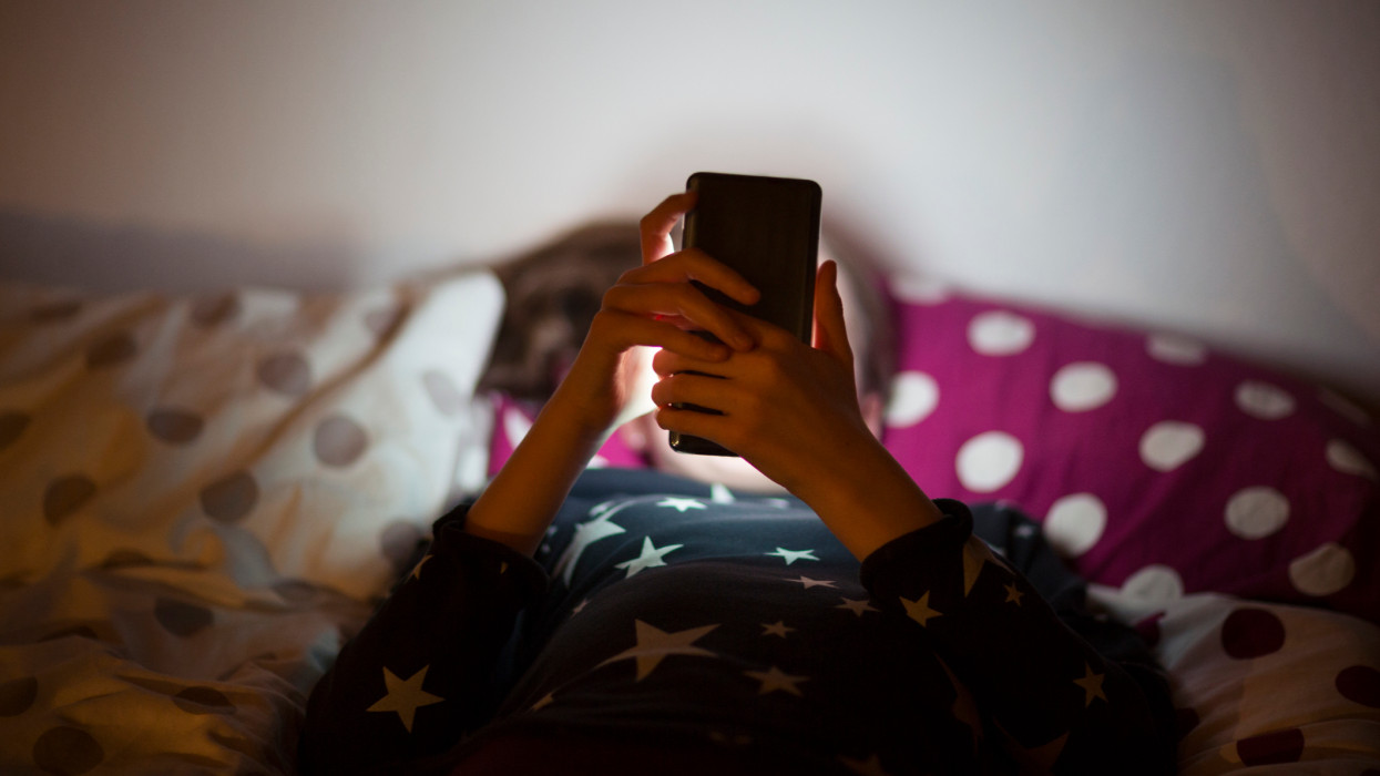 Megdőlt a nagy okostelefon-tévhit: ezt rengeteg szülő elrontja, súlyos árat fizethetnek érte