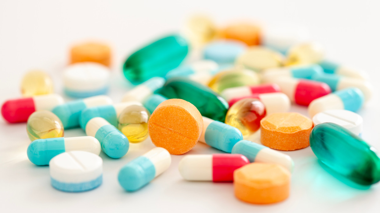 Sorra vonják ki a hazai forgalomból az ilyen tablettákat: rengetegen szedik, iszonyú káros lehet