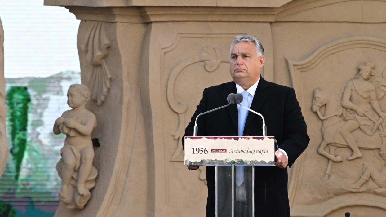 Veszprém, 2023. október 23.Orbán Viktor miniszterelnök beszédet mond az 1956-os forradalom és szabadságharc 67. évfordulóján tartott veszprémi ünnepi megemlékezésen 2023. október 23-án.MTI/Koszticsák Szilárd