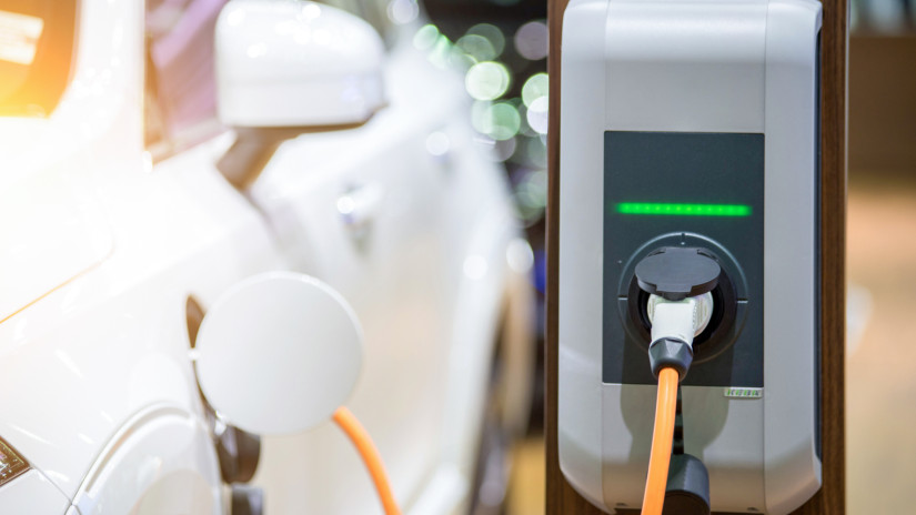 Milliárdokból épülnek az akkugyárak, de a magyarok alig vesznek e-autót - tényleg ez az oka?