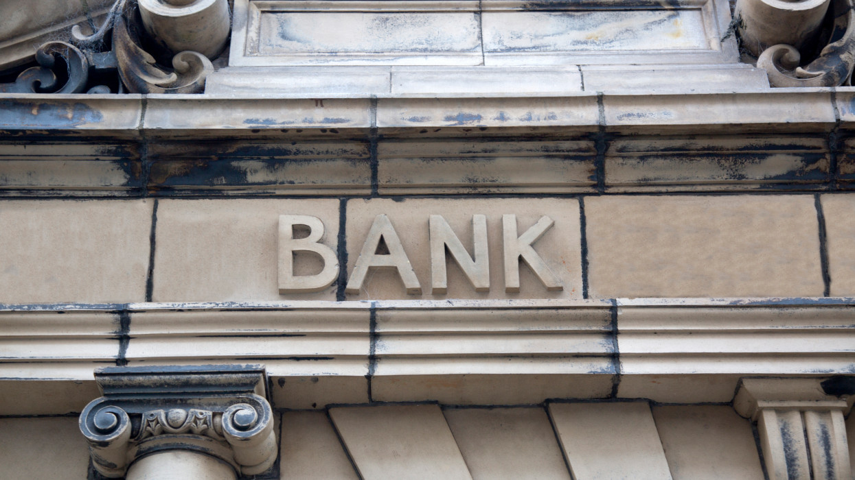 Többszörös leállás jön a magyar banknál: nem lesz elérhető a netbank, akadozhat a kártyás fizetés is