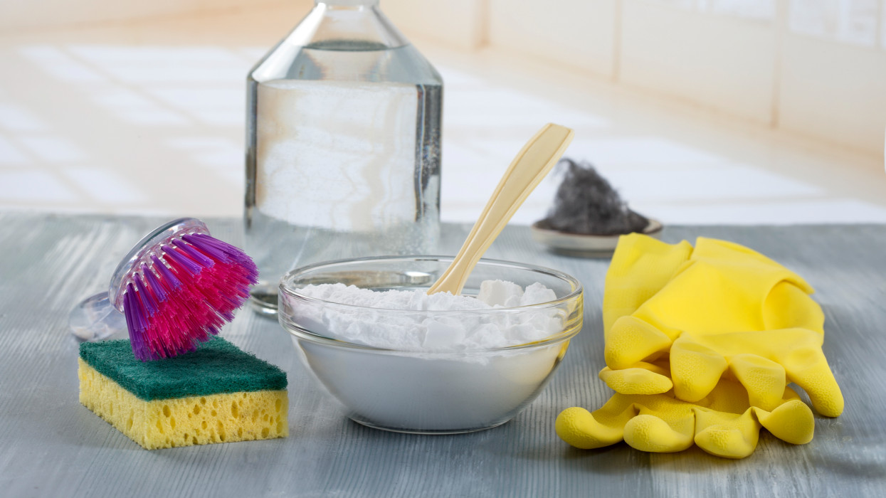 Homemade green cleaning, Eco-friendly natural cleaners with baking soda
