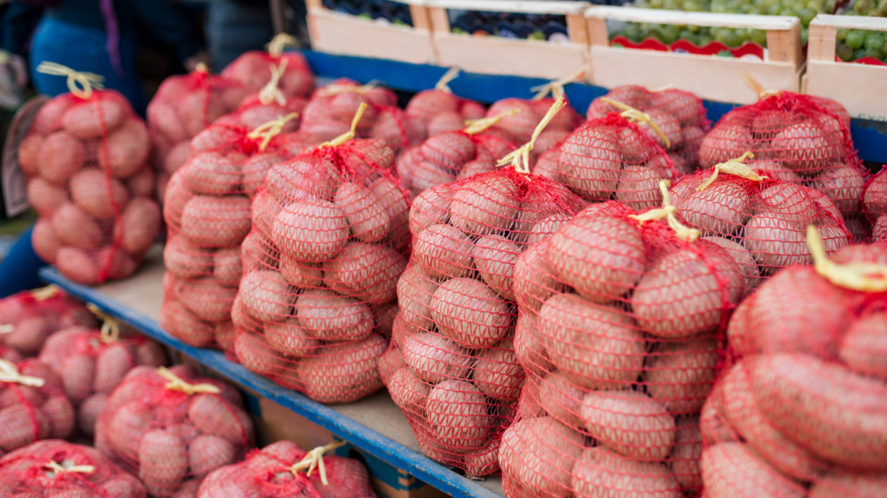 Érik a krumplidrágulás a boltokban: bajban a magyar burgonya, rossz hír ez a vásárlóknak