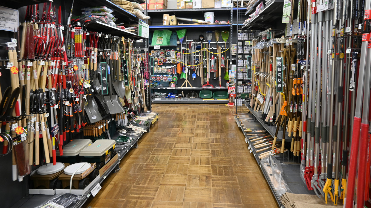 Home improvement centers in Japan sell a variety of products such as DIY-related products, home appliances, interior furniture, clothing, gardening goods, and other daily necessities.