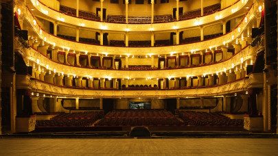 Kerekedik a botrány az Operettszínházban: viselkedése miatt azonnal kirúgták a sztárszínészt