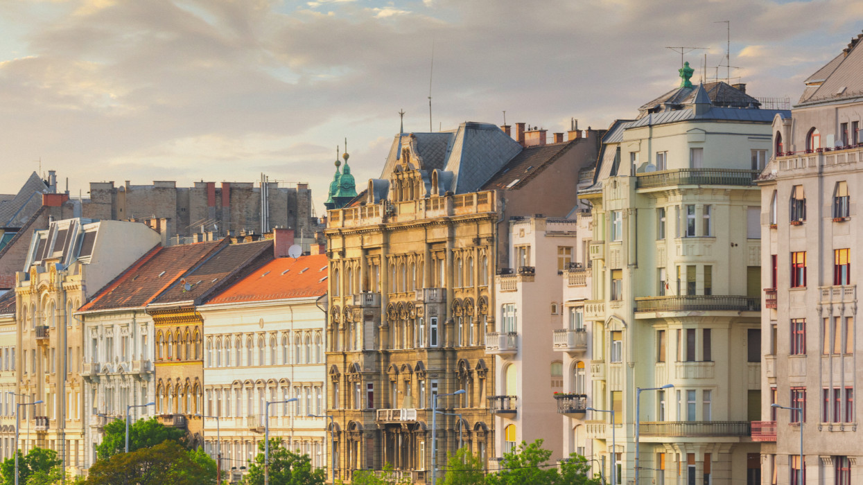 205 éves ingatlanokat is simán megvesznek Budapesten: most már tényleg itt tartunk