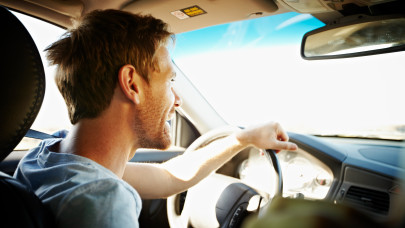 Kiderült az igazság: tényleg több balesetet okoznak az idős sofőrök az utakon?