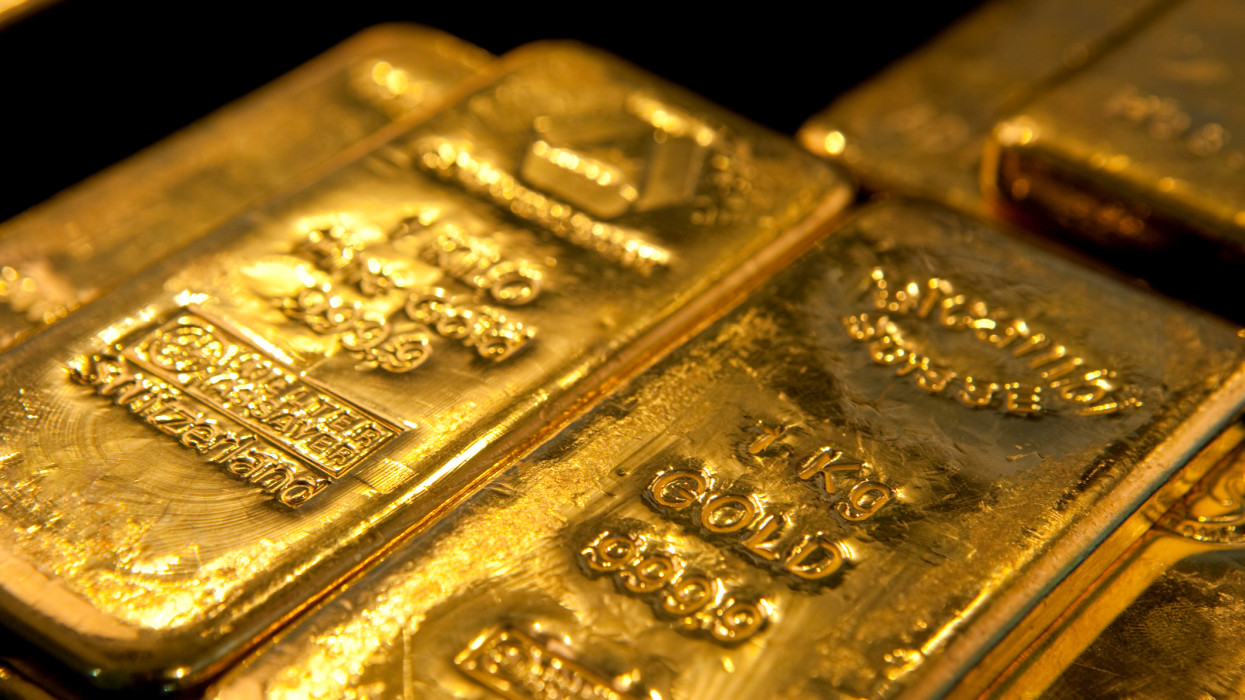 Golden Wealth in Glowing Stacks: The Power of Precious Metal Investments
