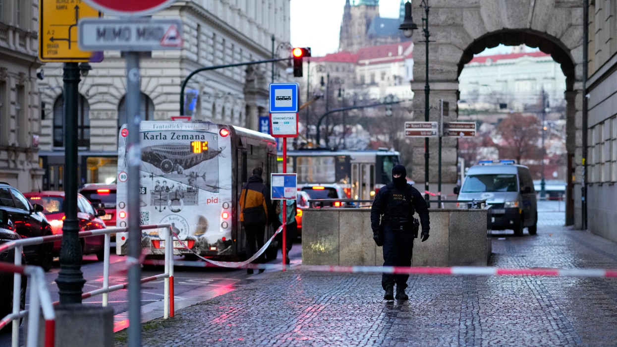 Ez várna a magyar utazókra a prágai mészárlás nyomán: rengeteg pénzt bukhat, aki erre nem figyel