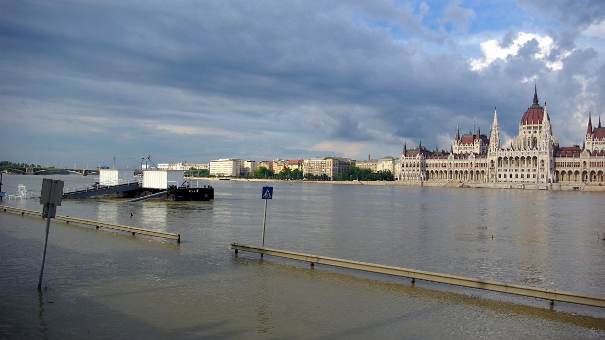 Scene from Budapest at end of June from BatthyÃ¡nyi square to Hungarian Parliament and flooding Danube