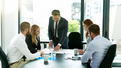 Temérdek magyar dolgozó bukhatja a béremelést: kiderült, mibe öntik most a pénzüket a vállalatok