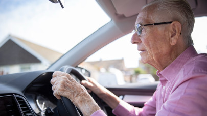 Rengeteg nyugdíjas bukhatja a jogosítványát: újabb részletek derültek ki